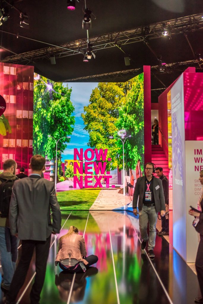 Instagram Carousel Post T-Mobile Monter Inspiration MWC