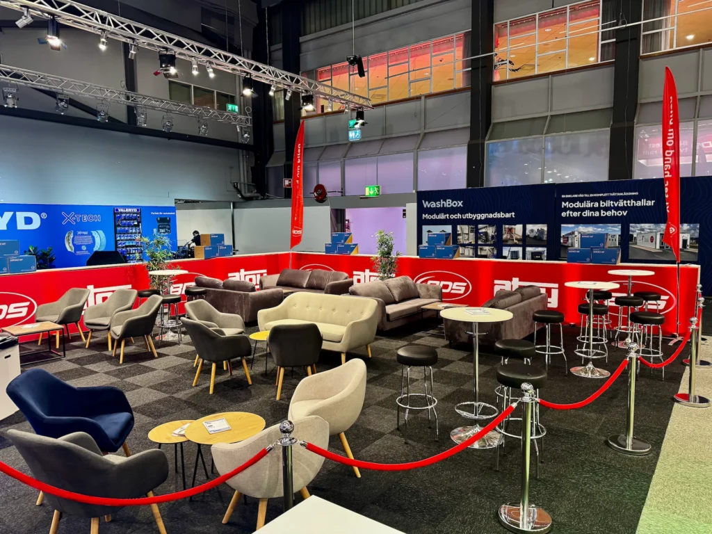 Lounge i Atoys monter på Automässan 2026