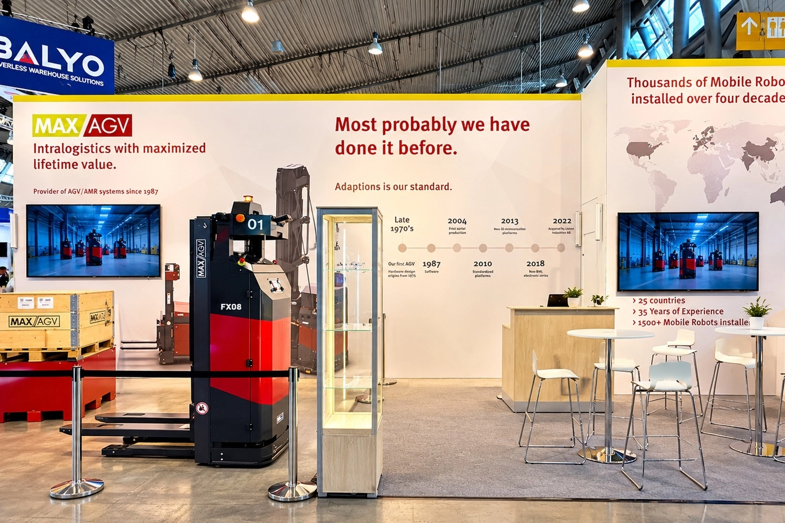 MAXAGV:s mässmonter på LogiMAT 2026, byggd av Front Row Exhibitions